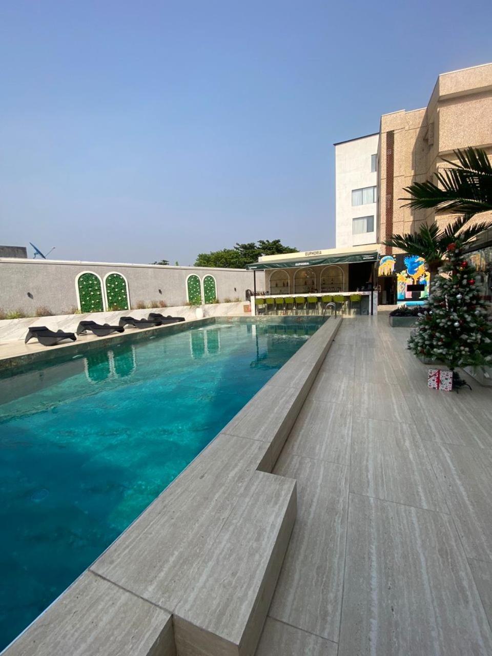 Sujimoto Residences Macdonald Lagos Extérieur photo